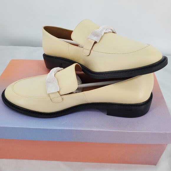 Lisa Vicky‎ Womens Size 8 Zany-V Loafers Natural Sheep Napa Leather New In Box - Picture 2 of 9